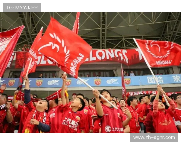 风雨无阻上港球迷助威中超创纪录 风雨无阻上港球迷助威中超创纪录